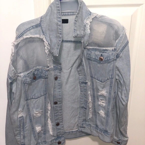 NEW FOREVER 21 Trending DENIM JACKET Size: MEDIUM - Picture 3 of 4